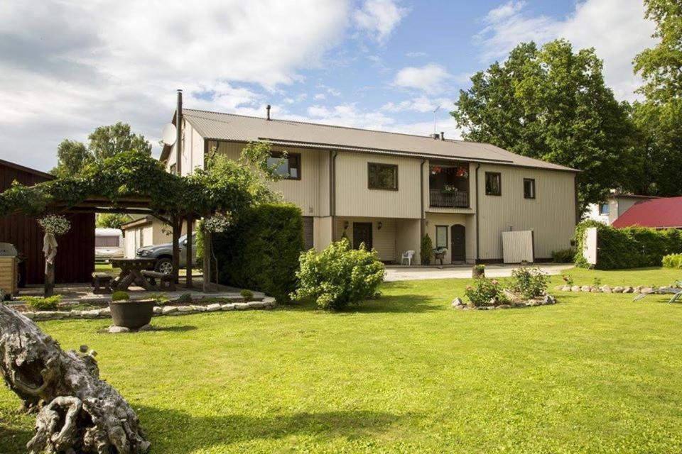 Vahe Guest House Полтсамаа Екстериор снимка