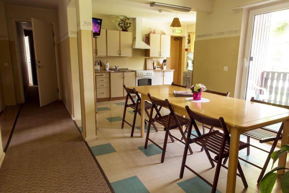 Vahe Guest House Полтсамаа Екстериор снимка