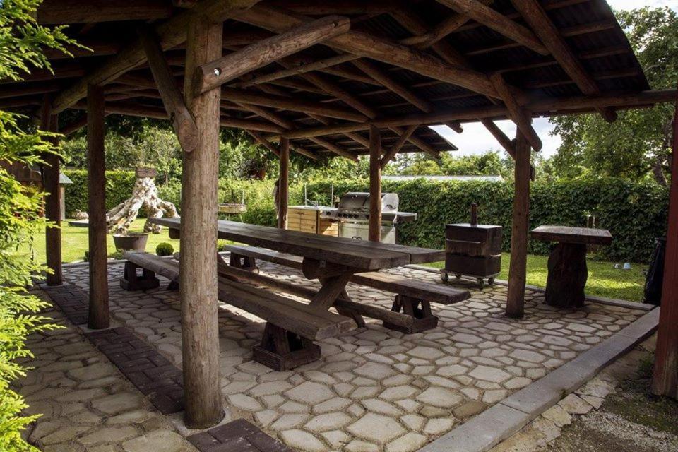 Vahe Guest House Полтсамаа Екстериор снимка